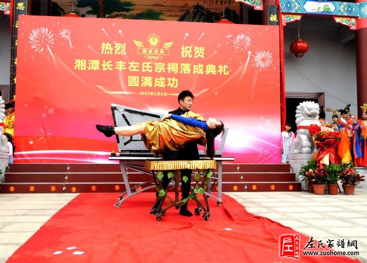 湖南杂技团国家一级演员张卓表演魔术《火焰重生》《烈火穿刺》